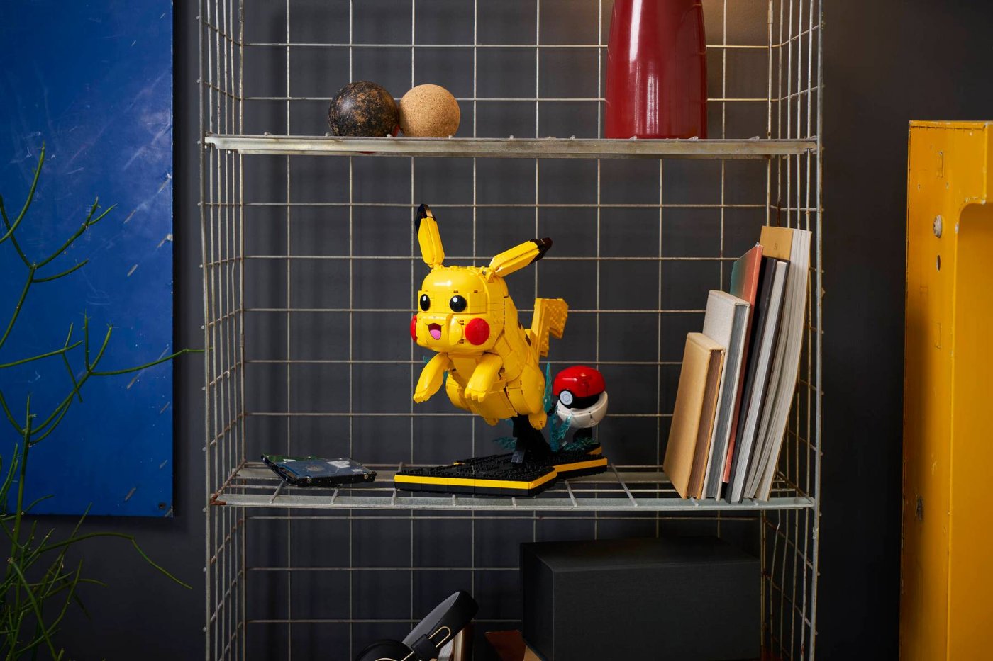 Pikachu con Poke ball 2