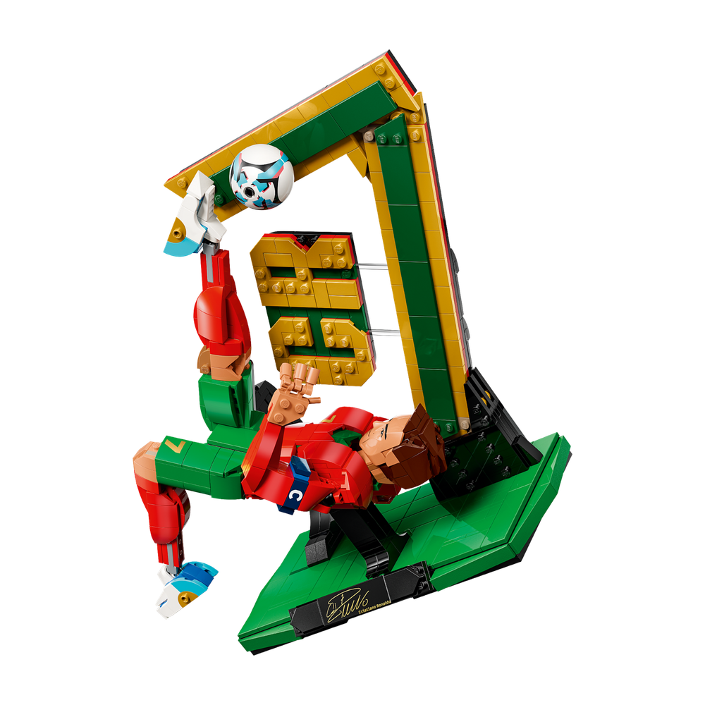 LEGO Cristiano Ronaldo — Soccer Legend 43016 4